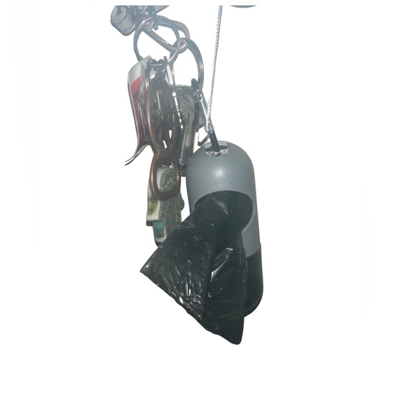 Adventure Bundle Essentials, poop bag dispenser flashlight dog treats keychain - Picture 10 of 11